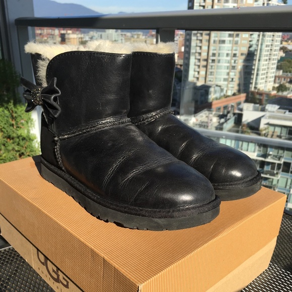 Ugg Mini Bow Crystal Boot - Picture 1 of 3